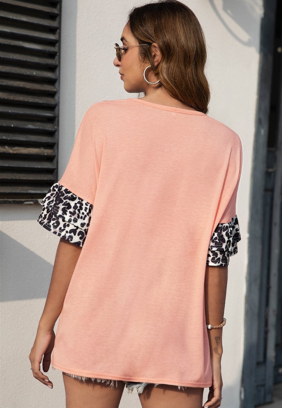 Camiseta con estampado de leopardo en contraste