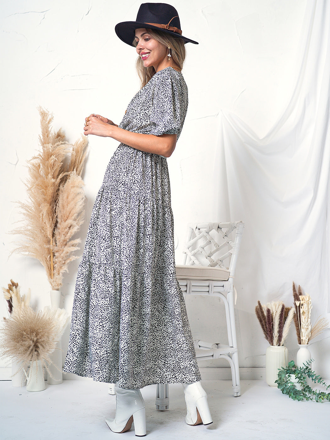 Vestido cruzado con mangas abullonadas y estampado