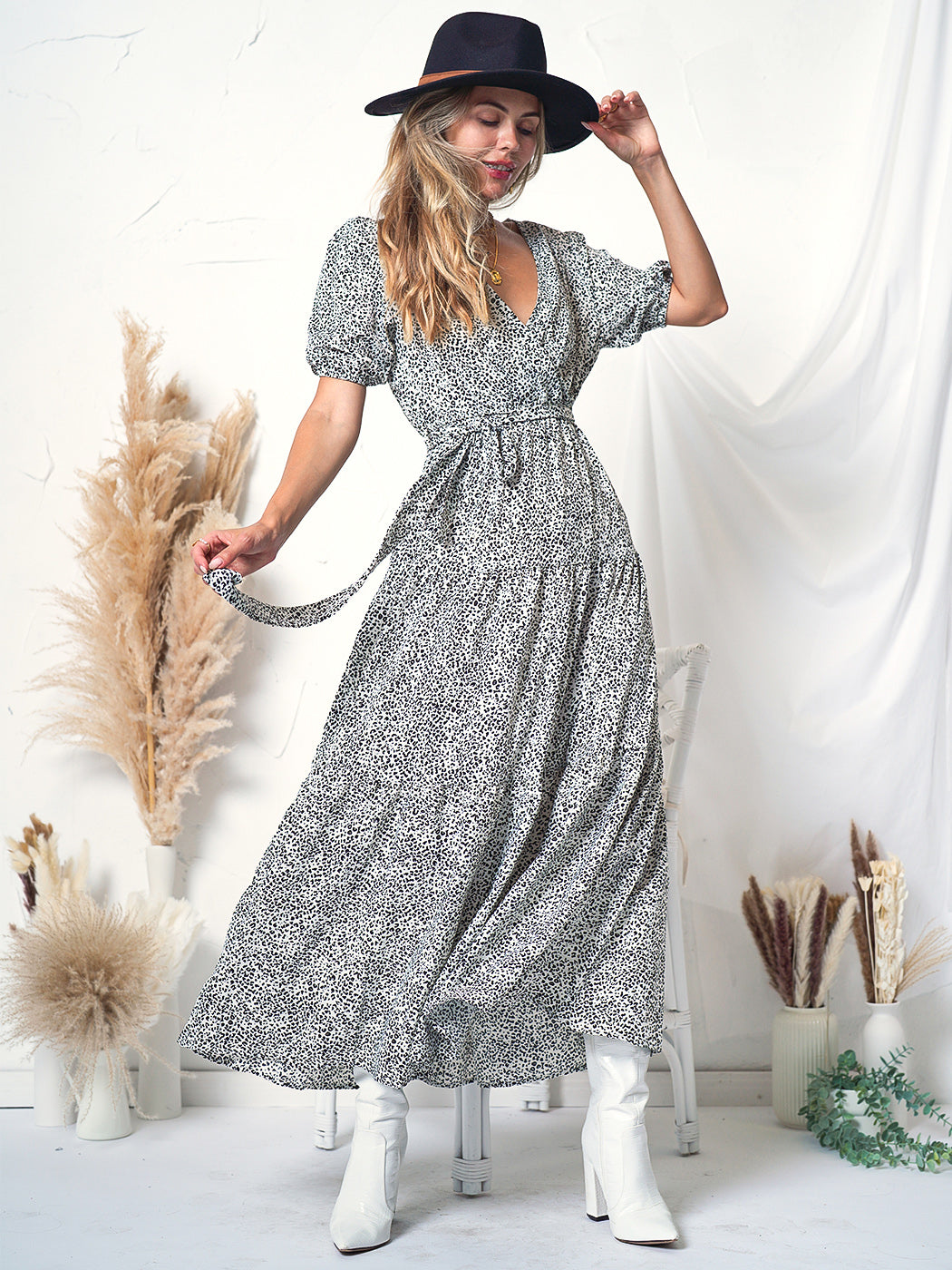 Vestido cruzado con mangas abullonadas y estampado