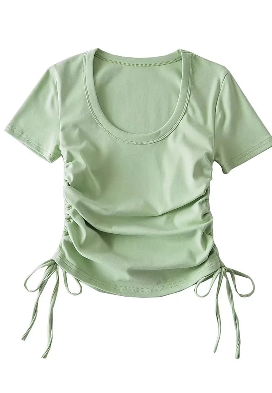 Camiseta con escote redondo y laterales fruncidos