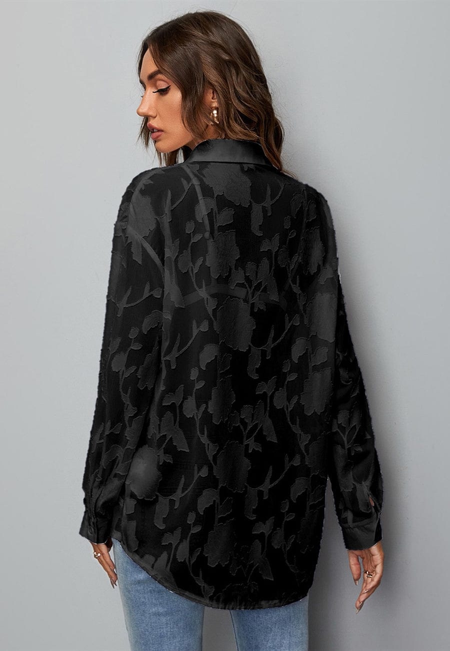 Blusa floral con textura transparente