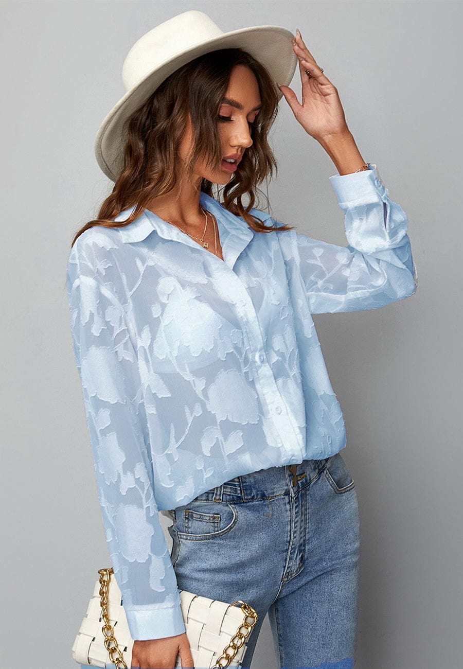 Blusa floral con textura transparente