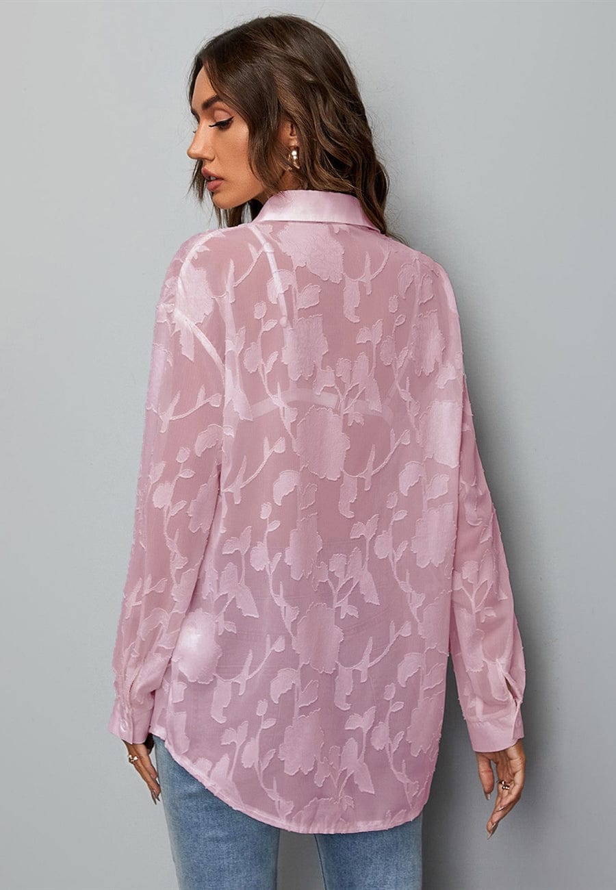Blusa floral con textura transparente