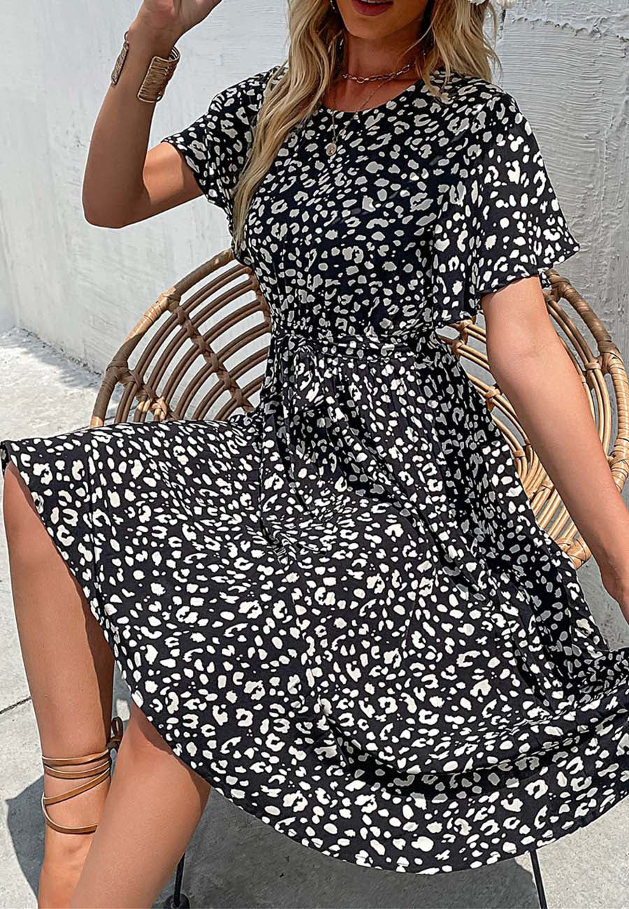 Vestido de manga corta con estampado animal