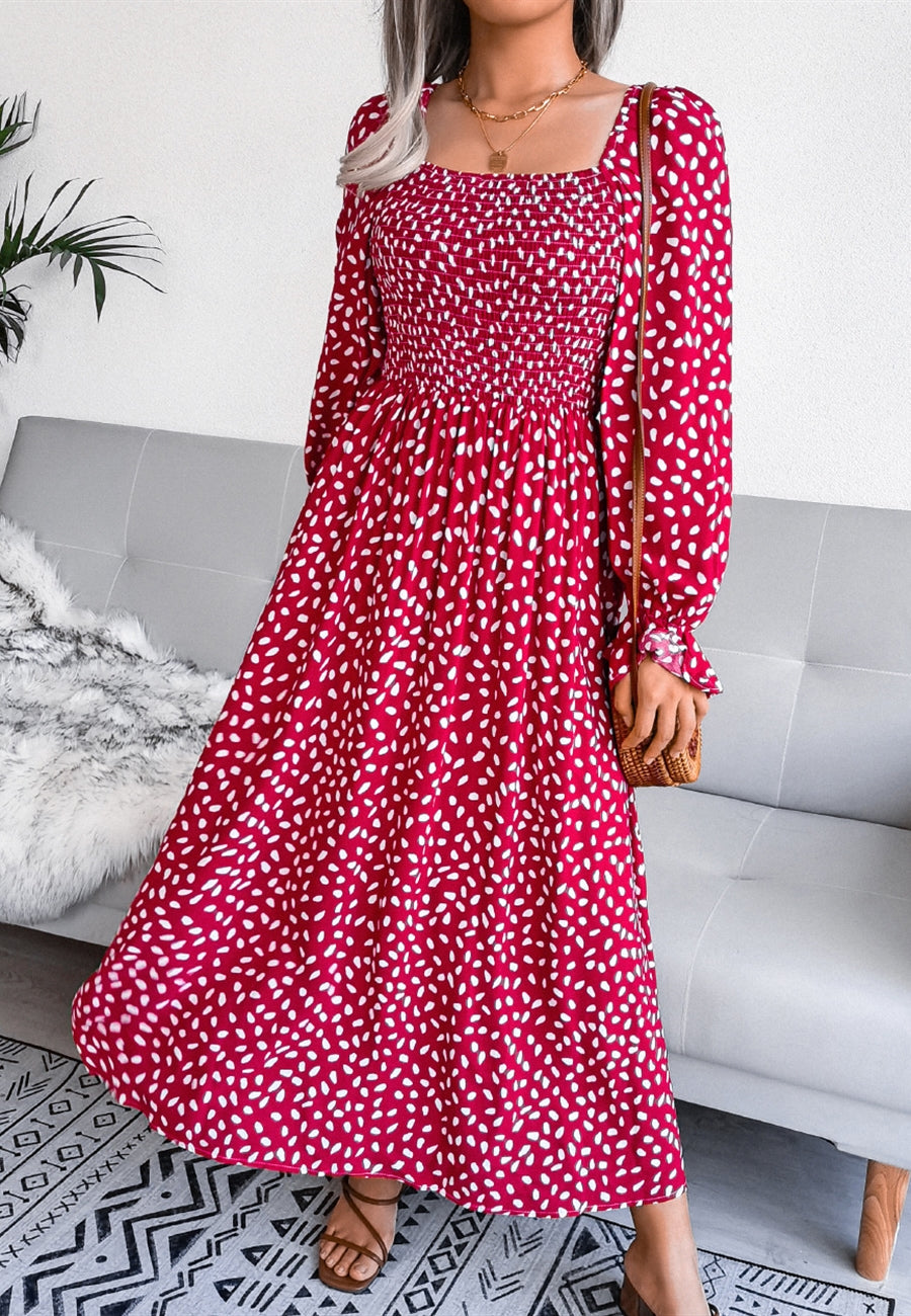Vestido con escote cuadrado y estampado de lunares