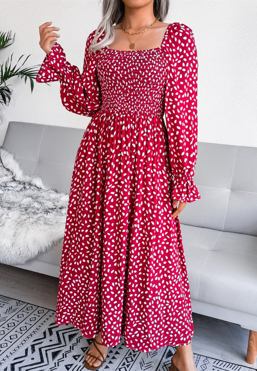 Vestido con escote cuadrado y estampado de lunares