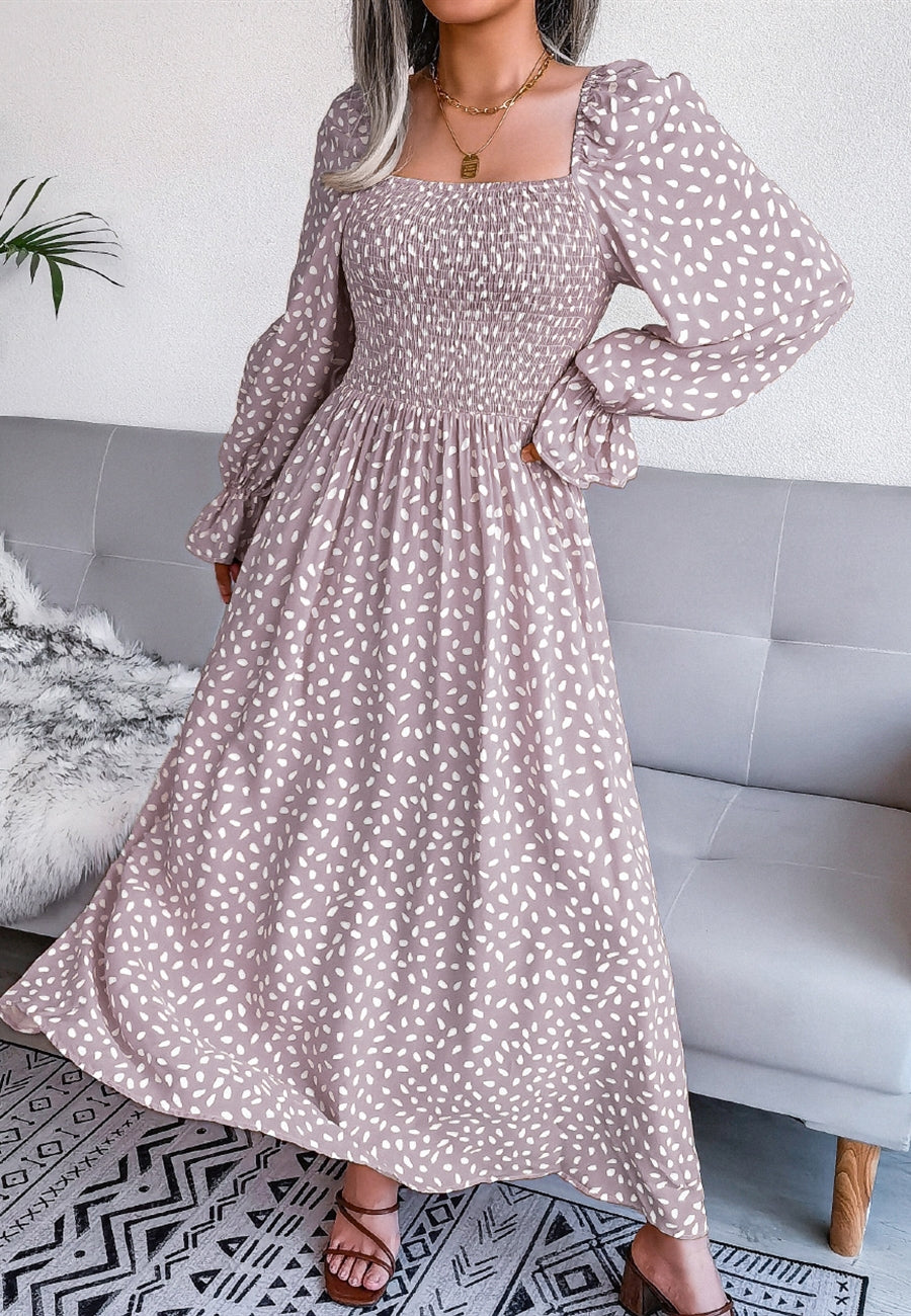 Vestido con escote cuadrado y estampado de lunares