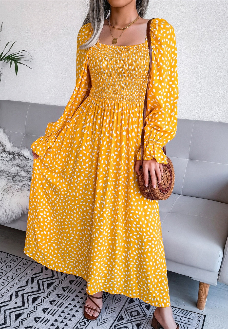 Vestido con escote cuadrado y estampado de lunares