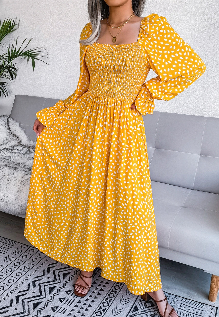 Vestido con escote cuadrado y estampado de lunares