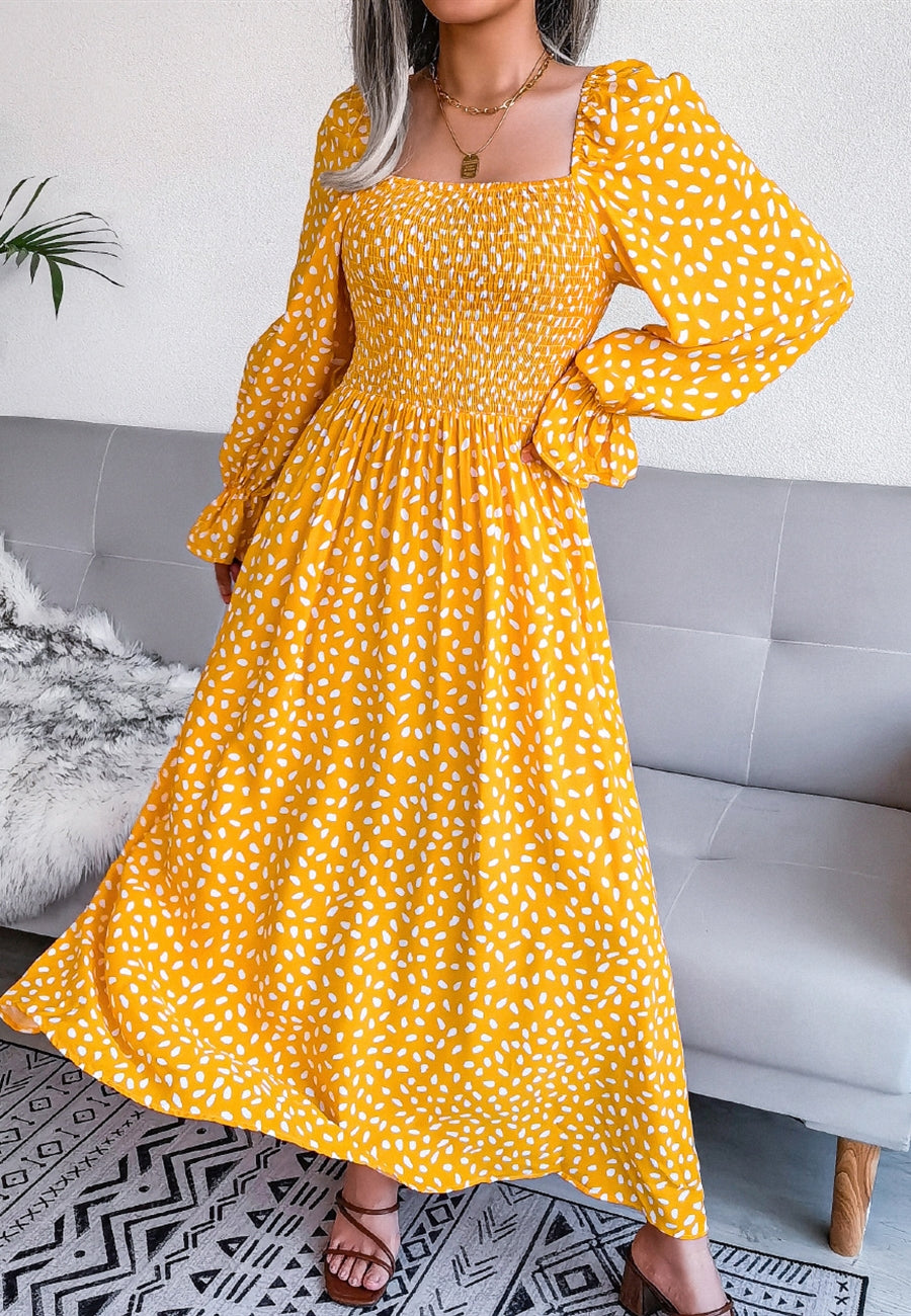 Vestido con escote cuadrado y estampado de lunares