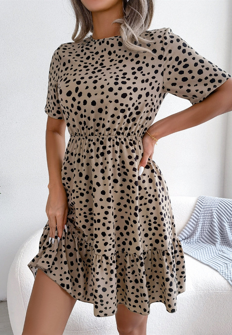 Vestido con dobladillo con volantes y estampado animal