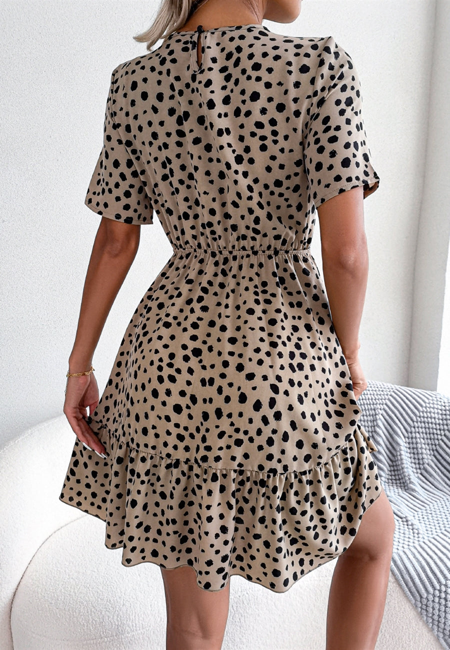 Vestido con dobladillo con volantes y estampado animal