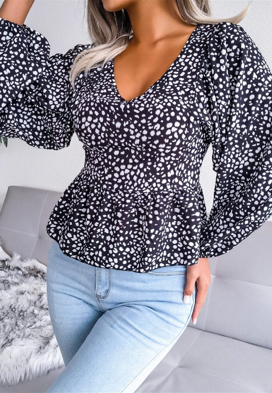 Blusa con mangas de obispo y estampado animal