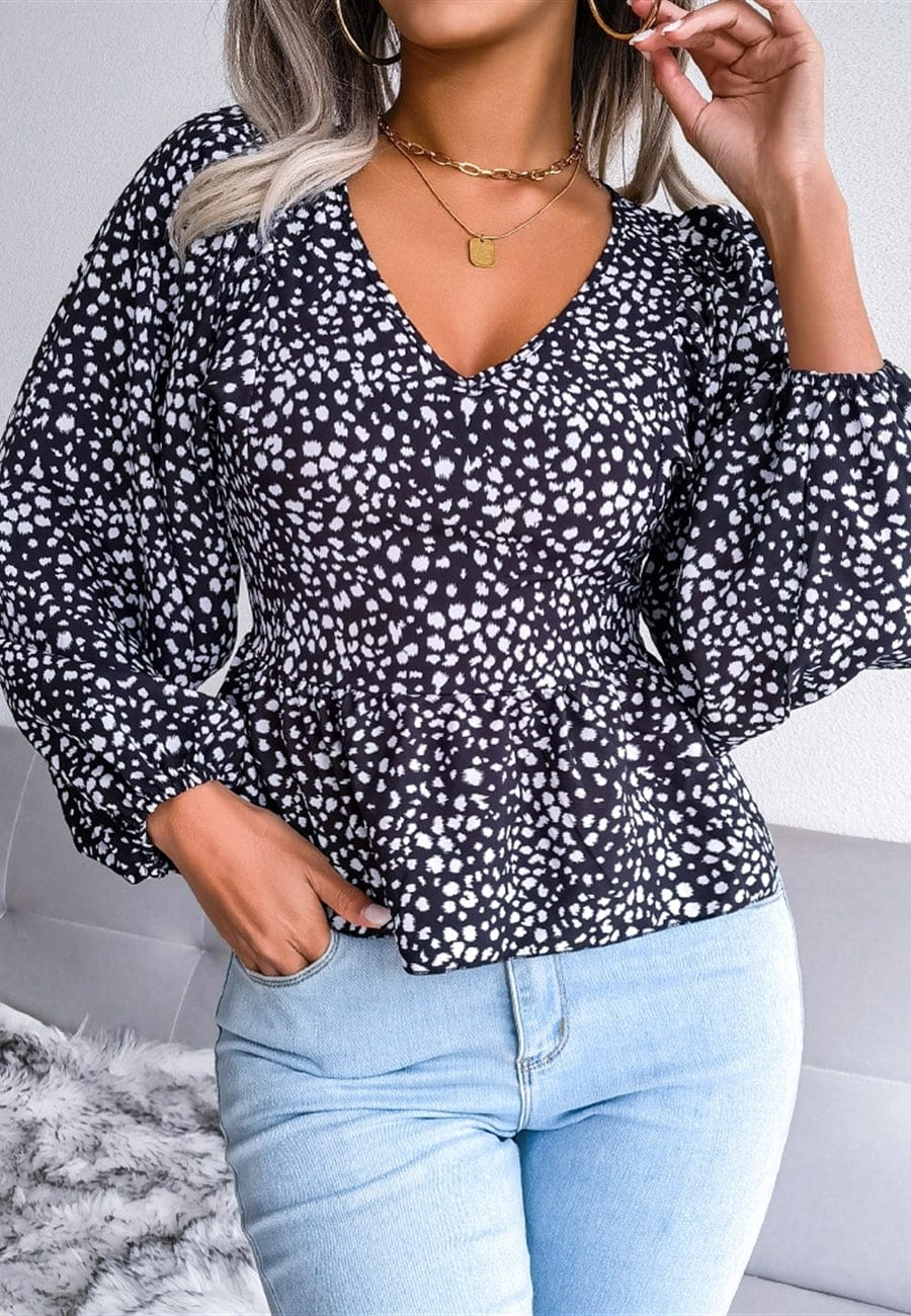 Blusa con mangas de obispo y estampado animal