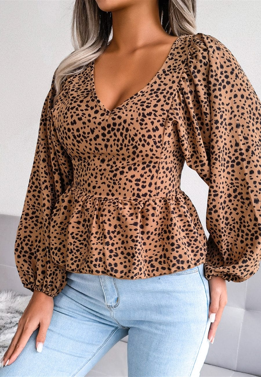Blusa con mangas de obispo y estampado animal