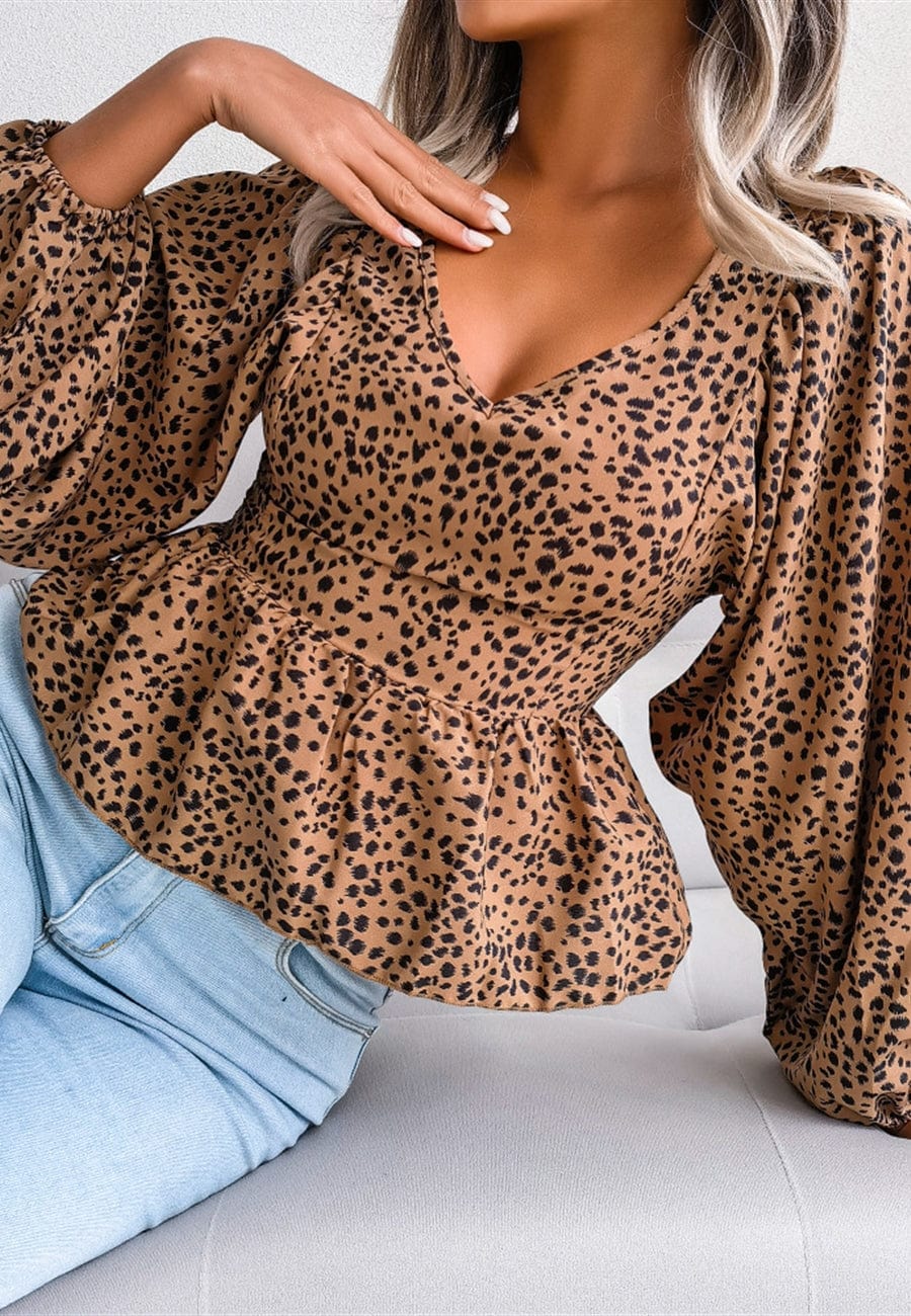 Blusa con mangas de obispo y estampado animal
