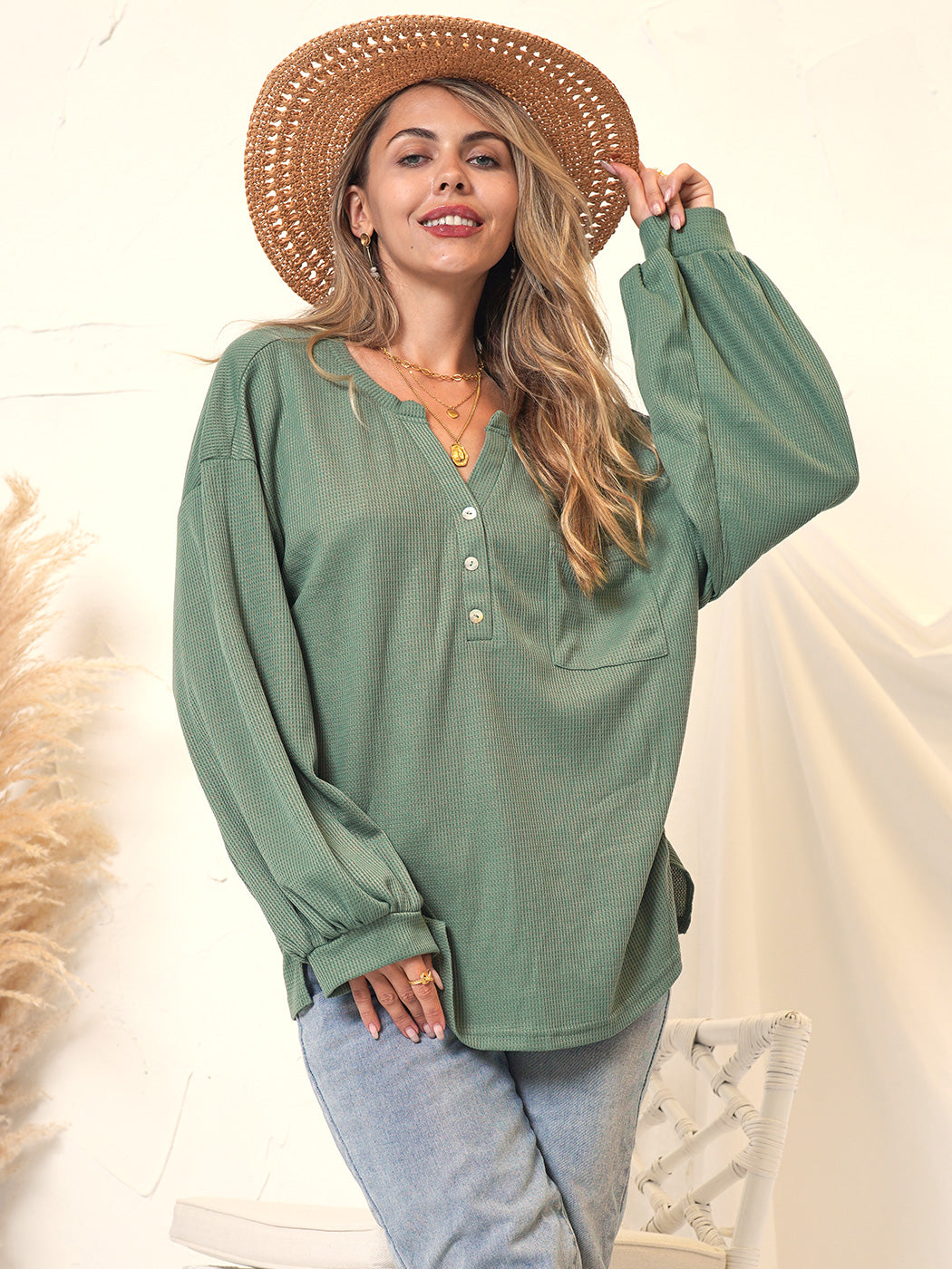 Suéter Henley con bolsillos de parche de color liso