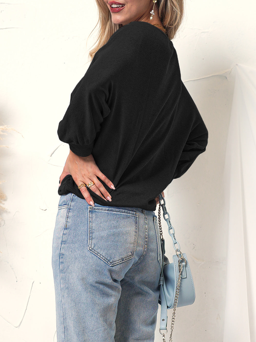 Suéter de cuello redondo con puntadas en contraste