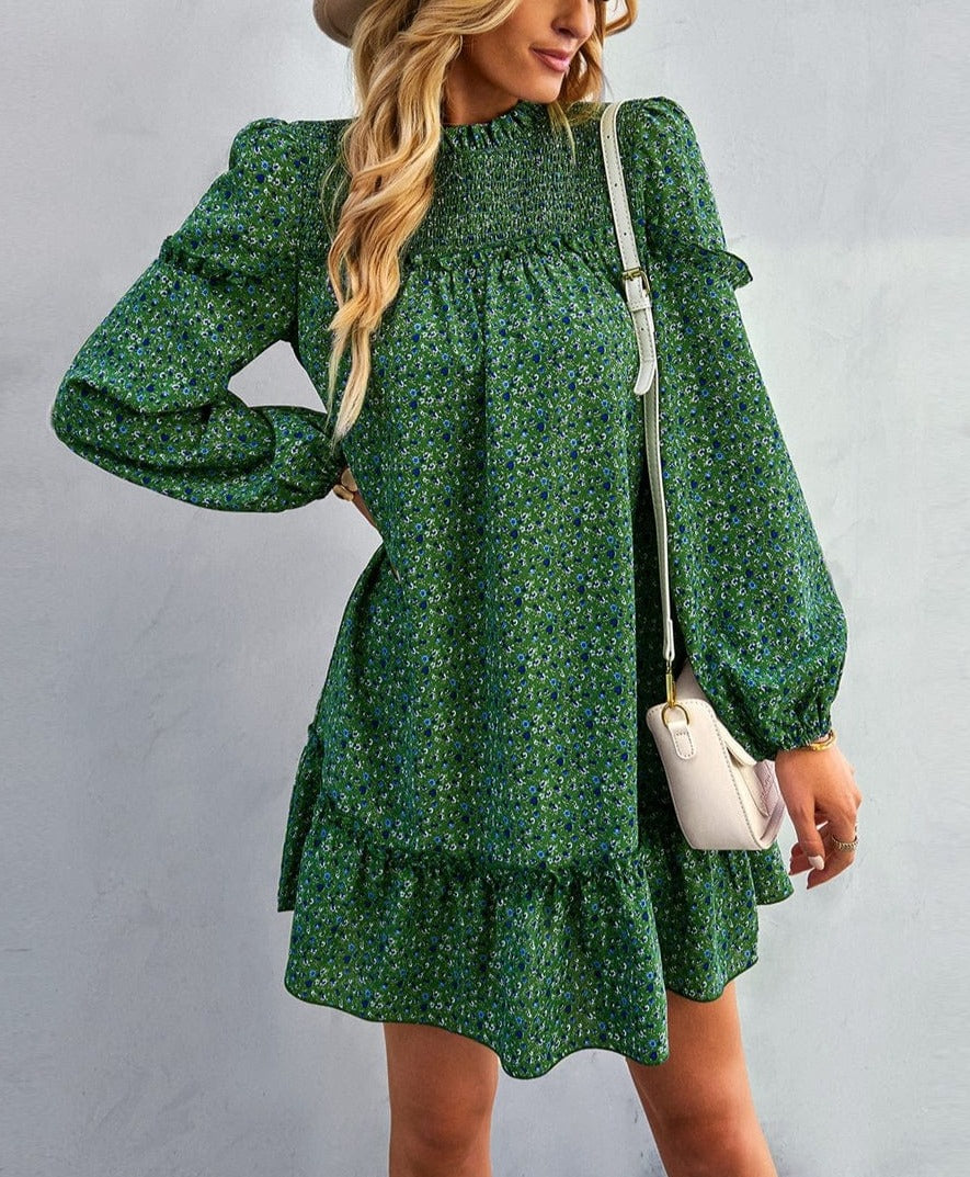 Vestido floral con cuello fruncido y volantes