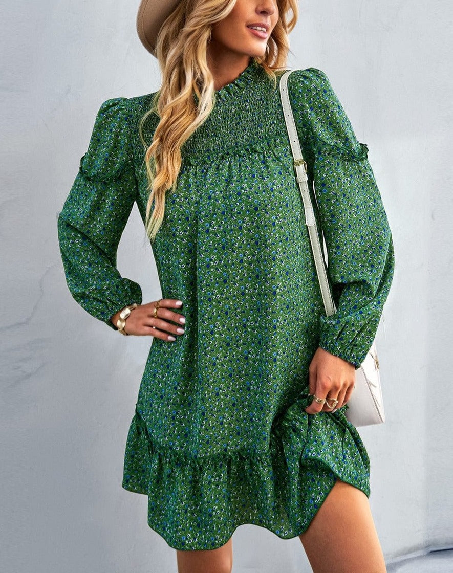 Vestido floral con cuello fruncido y volantes