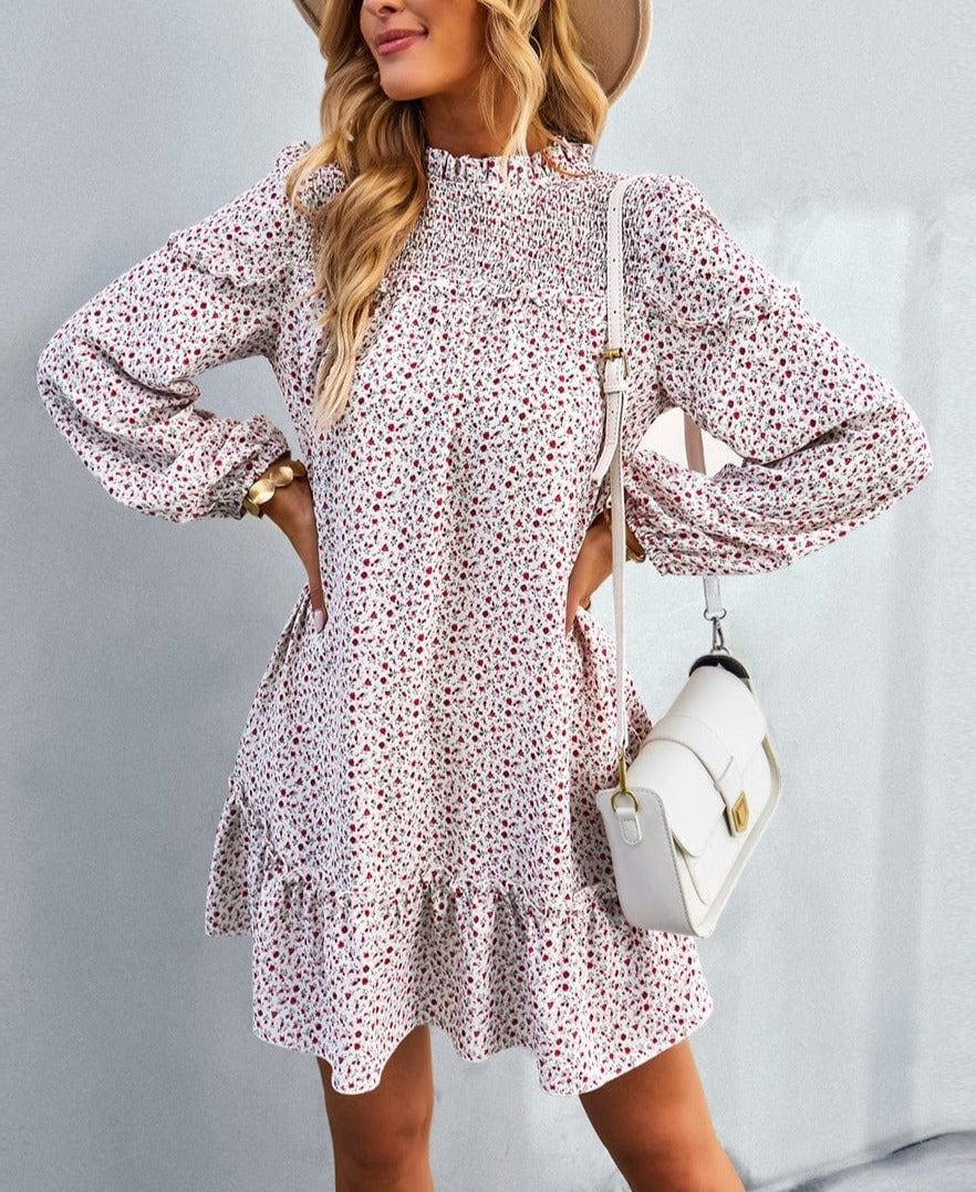 Vestido floral con cuello fruncido y volantes