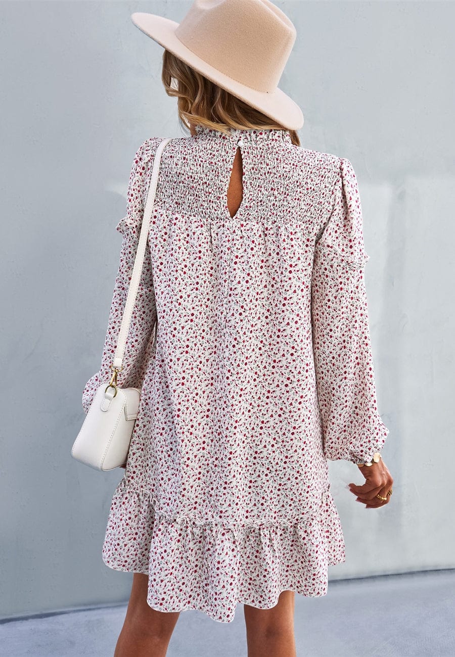 Vestido floral con cuello fruncido y volantes
