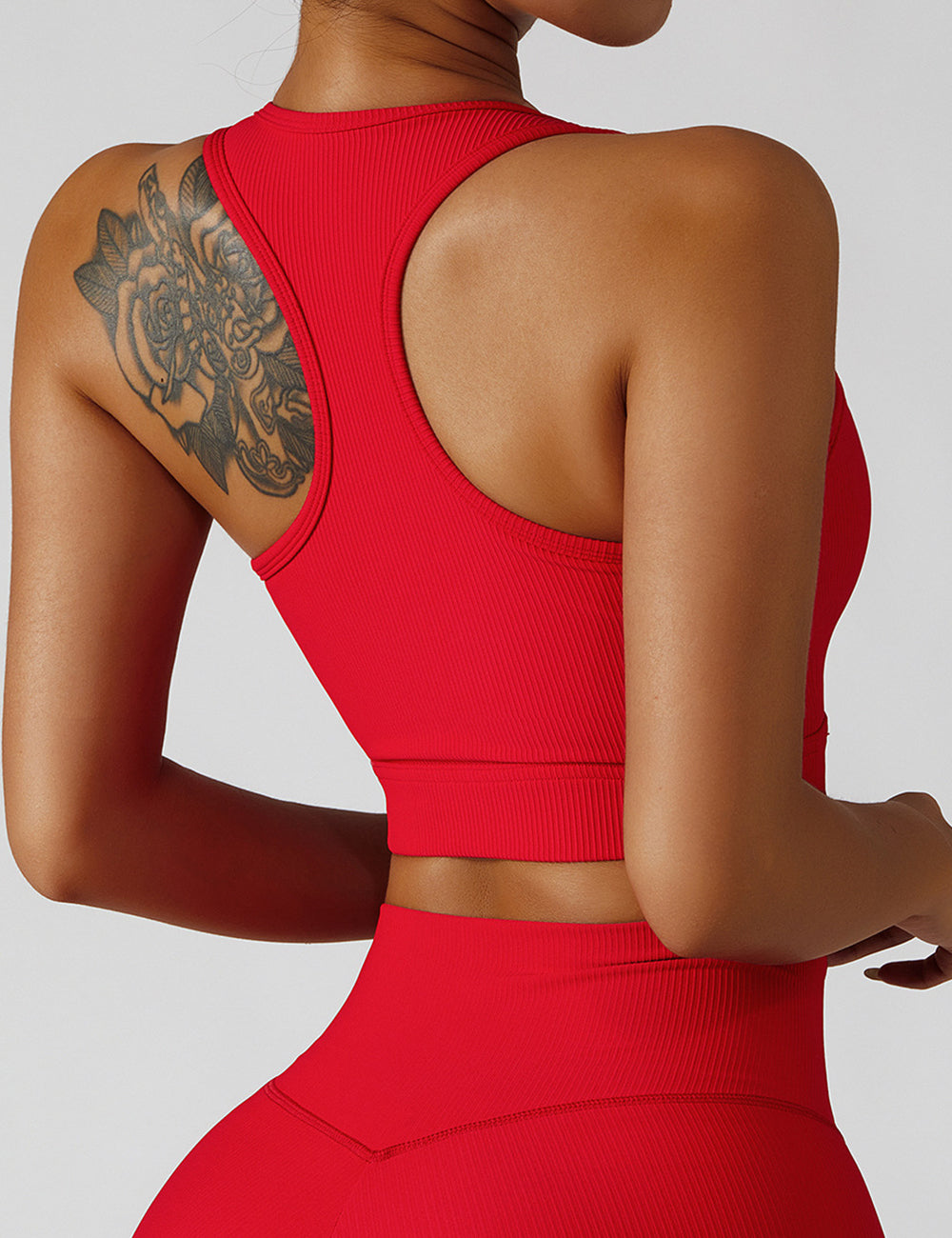 Sujetador deportivo texturizado de corte largo con escote redondo