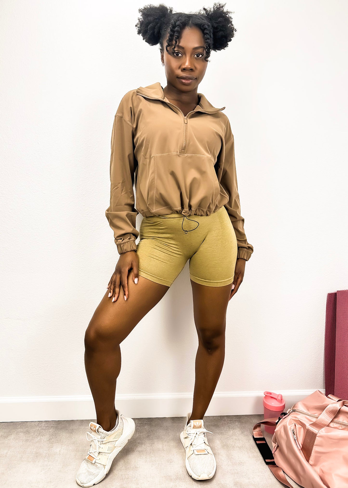 Pantalones cortos deportivos de cintura alta con malla lateral