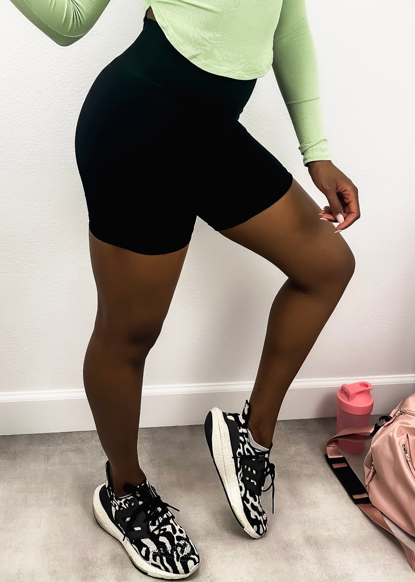 Pantalones cortos deportivos de cintura alta con malla lateral