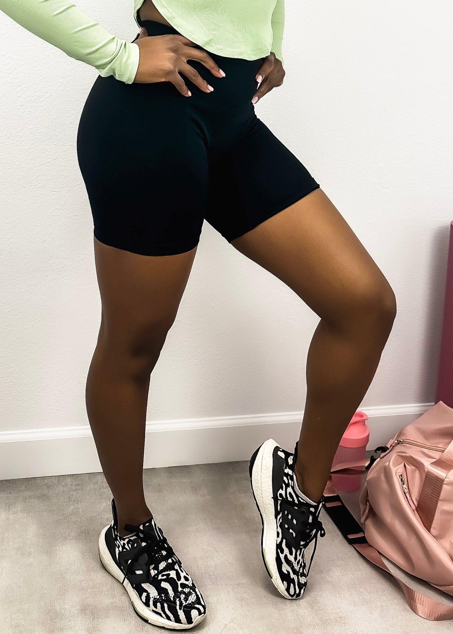 Pantalones cortos deportivos de cintura alta con malla lateral