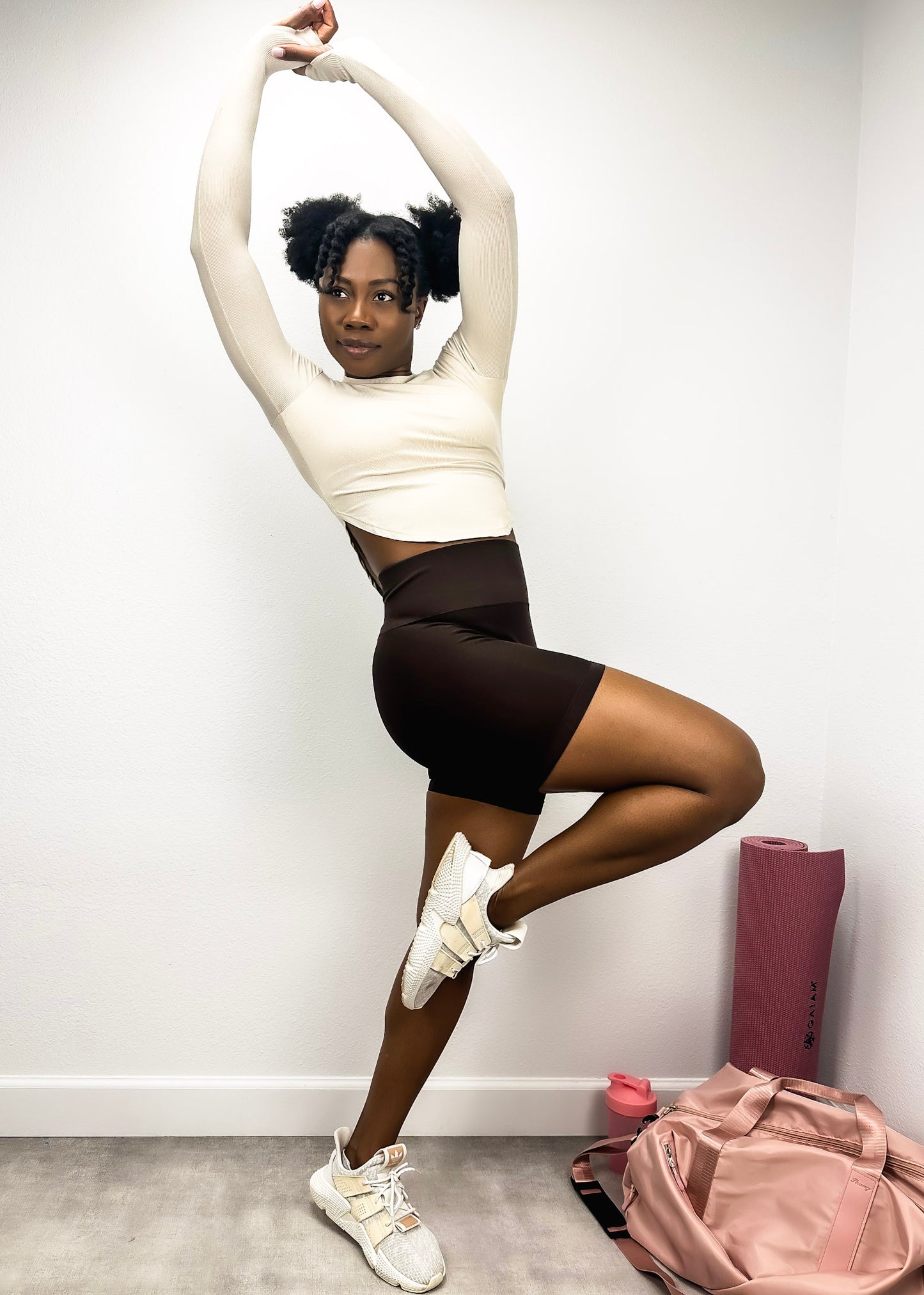 Pantalones cortos deportivos de cintura alta con malla lateral