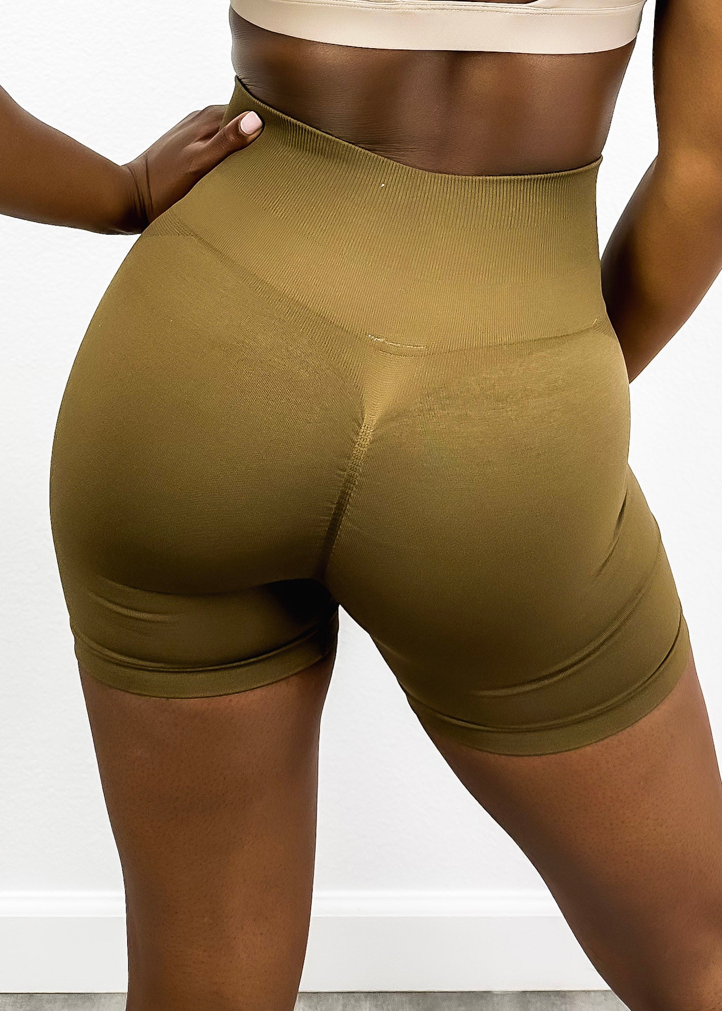 Pantalones cortos deportivos de cintura alta con malla lateral