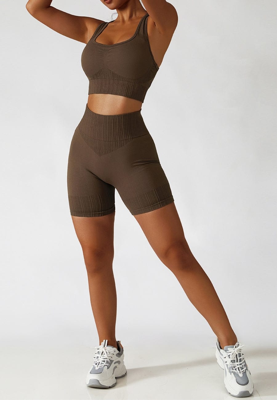 Conjunto de sujetador deportivo con espalda cruzada y pantalones cortos moldeadores de cintura alta