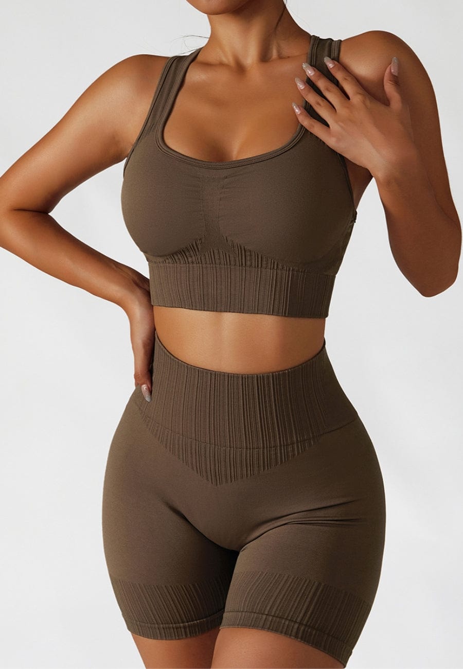 Conjunto de sujetador deportivo con espalda cruzada y pantalones cortos moldeadores de cintura alta