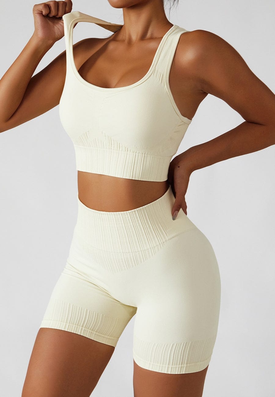 Conjunto de sujetador deportivo con espalda cruzada y pantalones cortos moldeadores de cintura alta