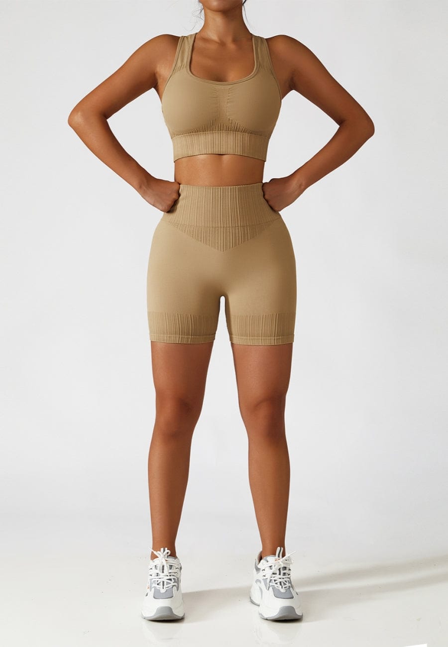 Conjunto de sujetador deportivo con espalda cruzada y pantalones cortos moldeadores de cintura alta