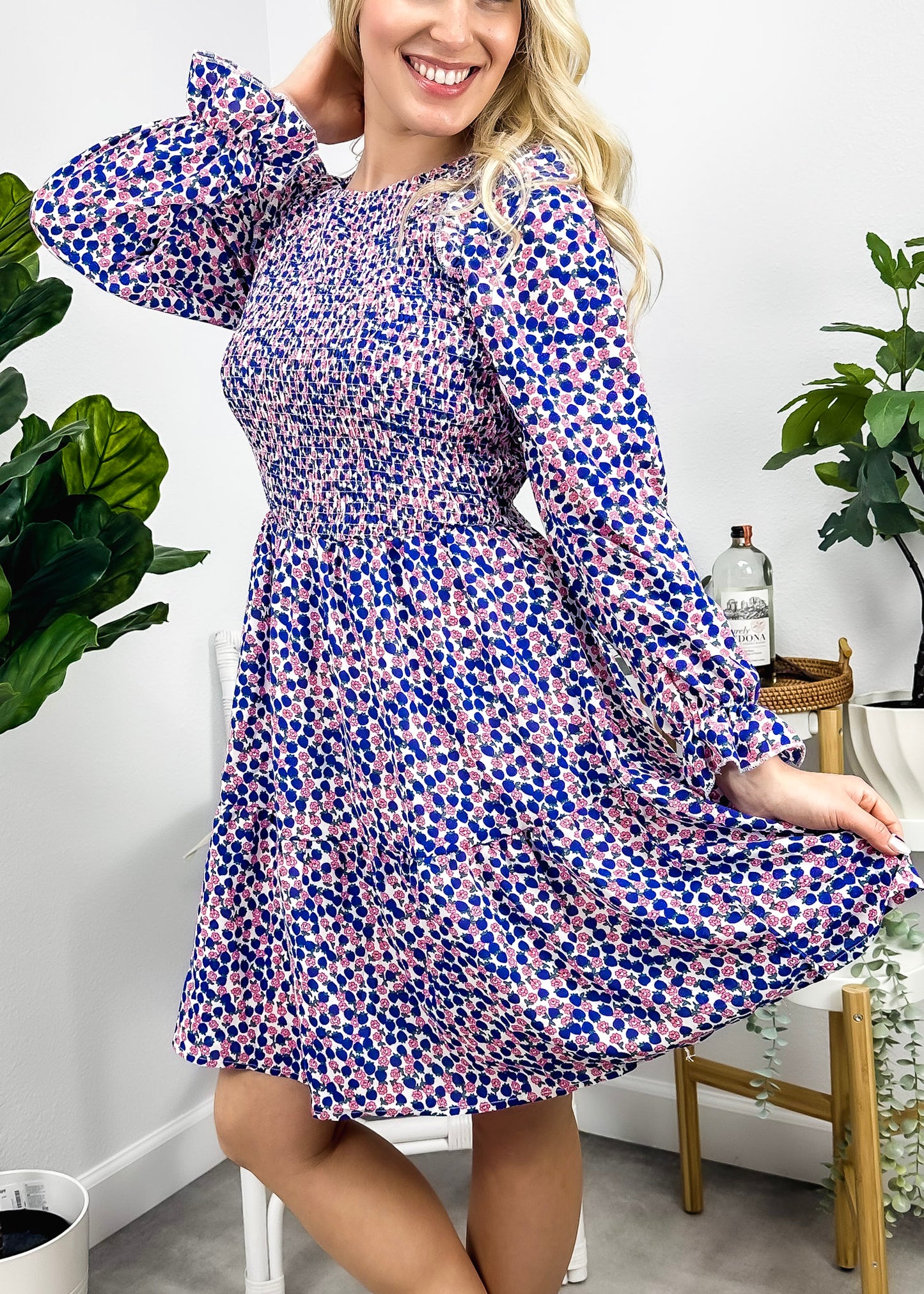 Vestido floral de manga larga con frunces en el pecho