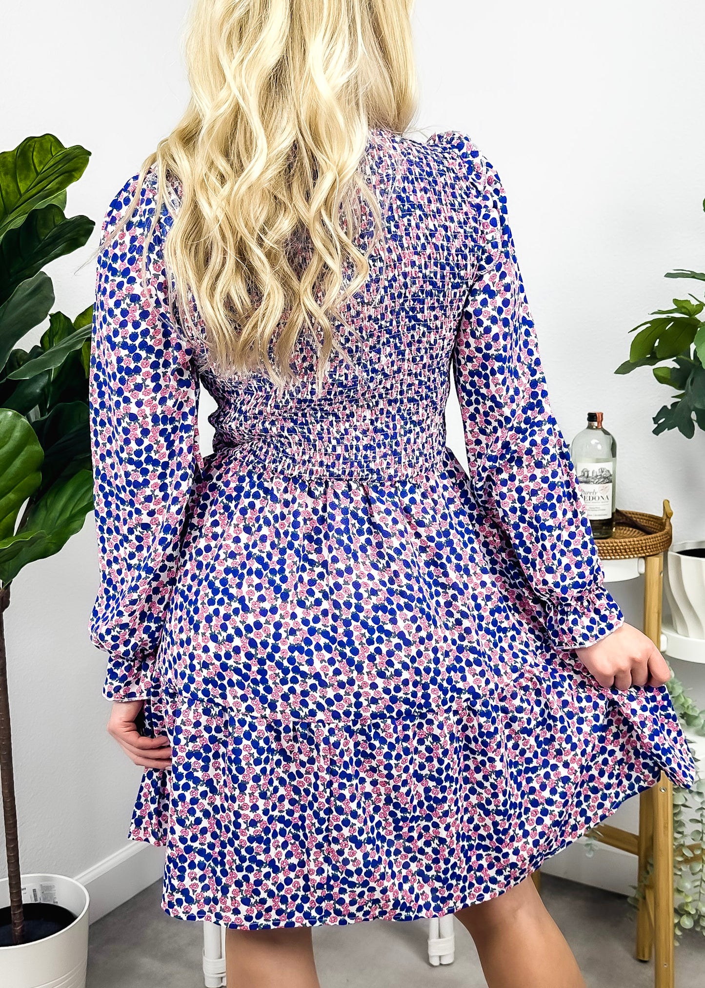 Vestido floral de manga larga con frunces en el pecho