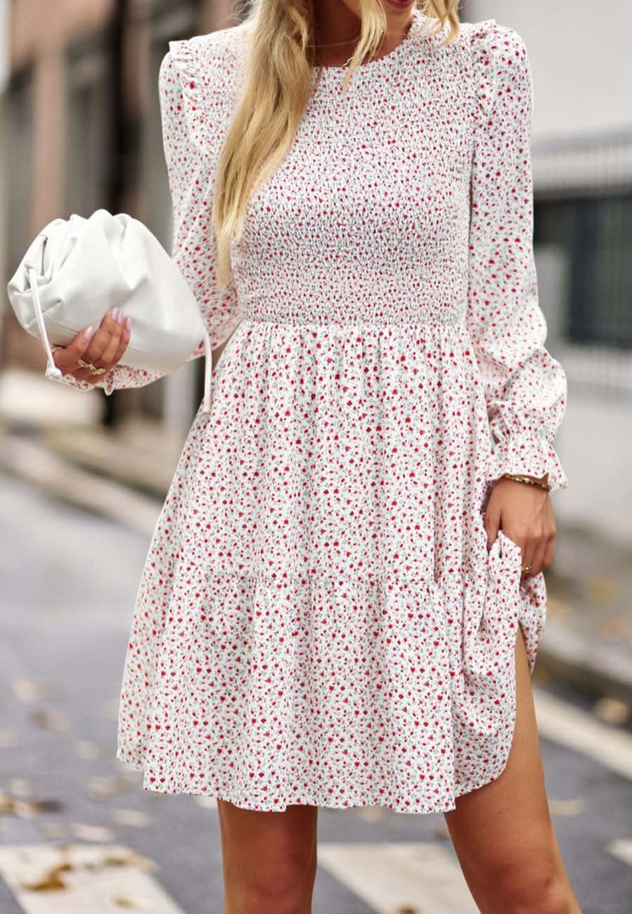 Vestido floral de manga larga con frunces en el pecho
