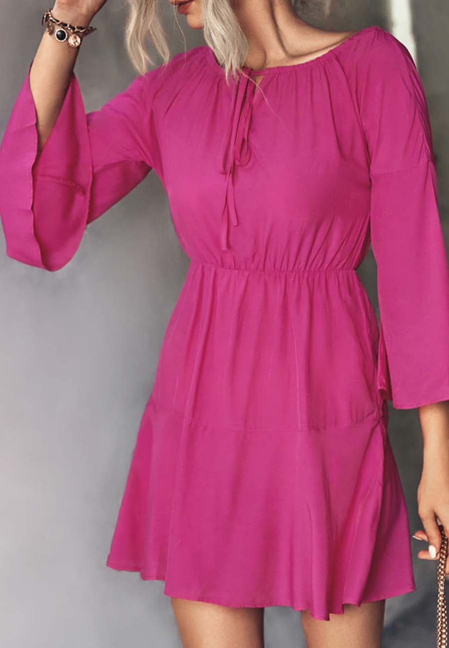 Vestido con cuello fruncido y lazo