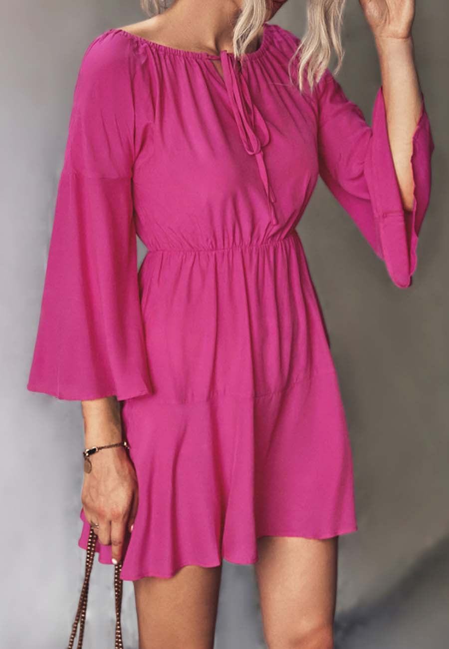 Vestido con cuello fruncido y lazo