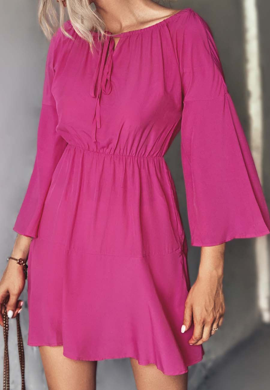 Vestido con cuello fruncido y lazo