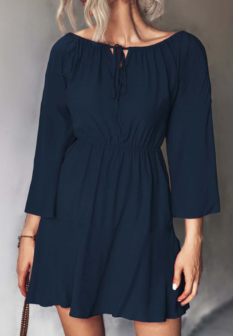 Vestido con cuello fruncido y lazo