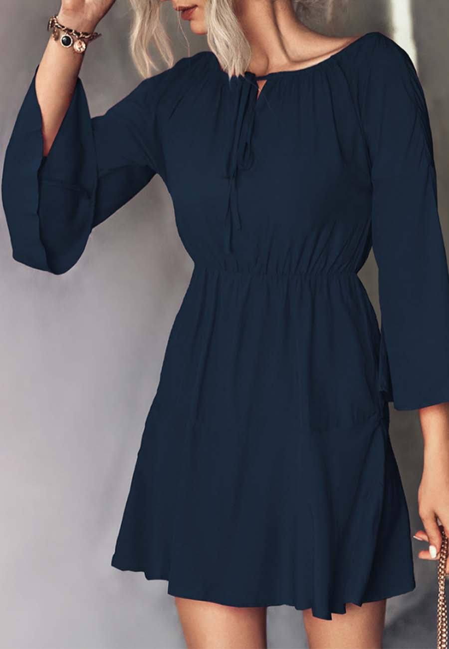 Vestido con cuello fruncido y lazo