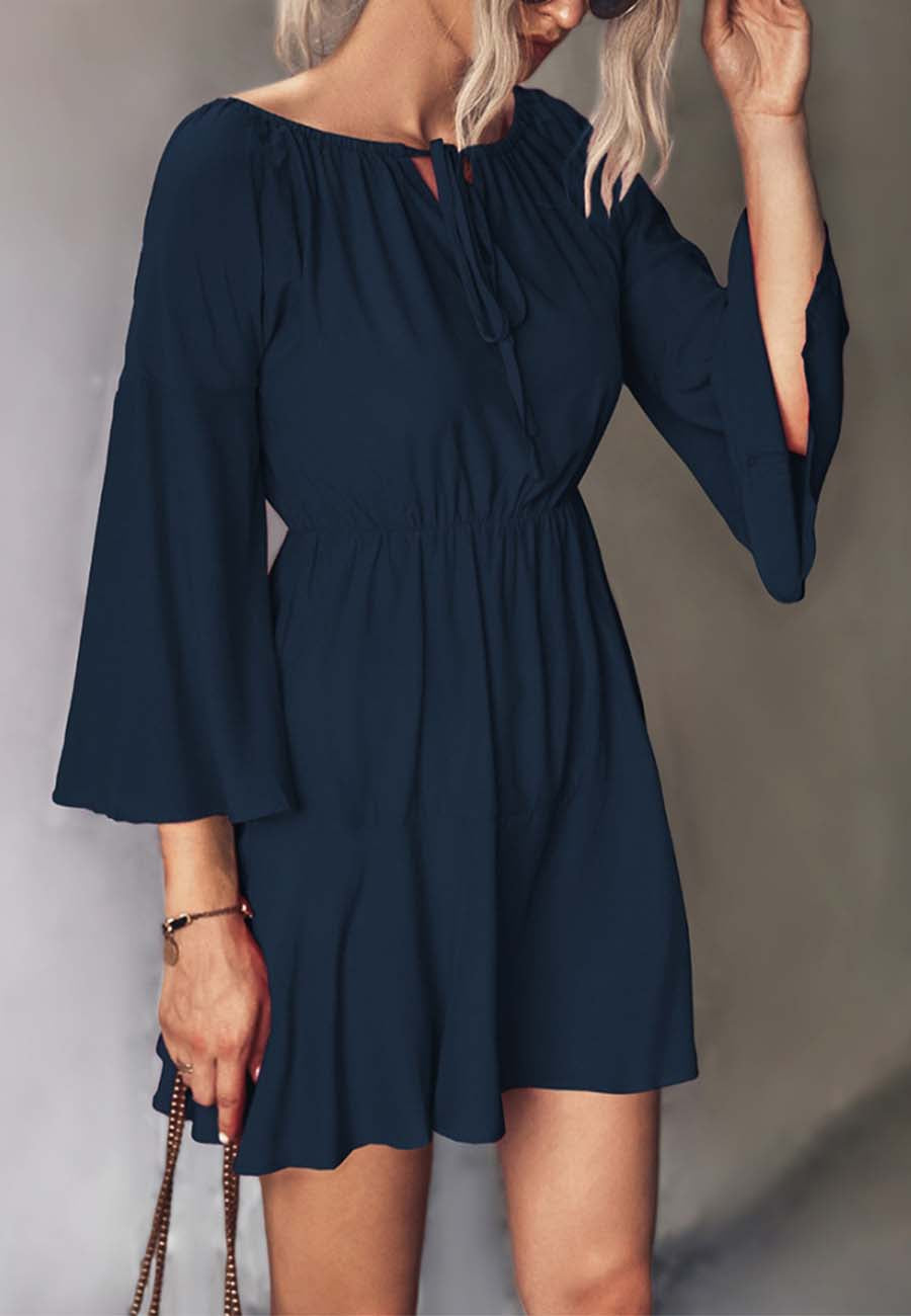 Vestido con cuello fruncido y lazo
