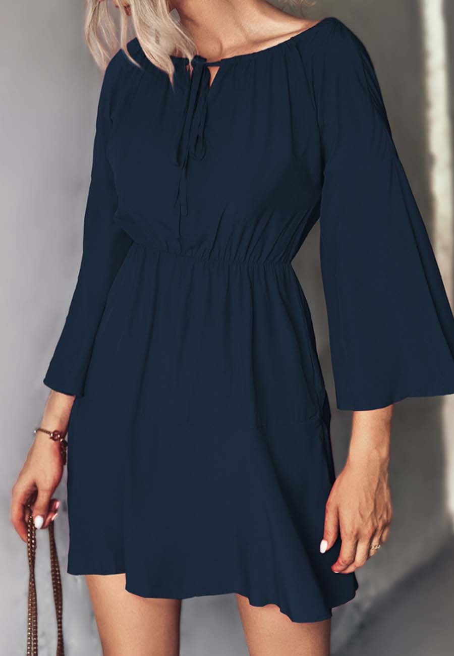 Vestido con cuello fruncido y lazo