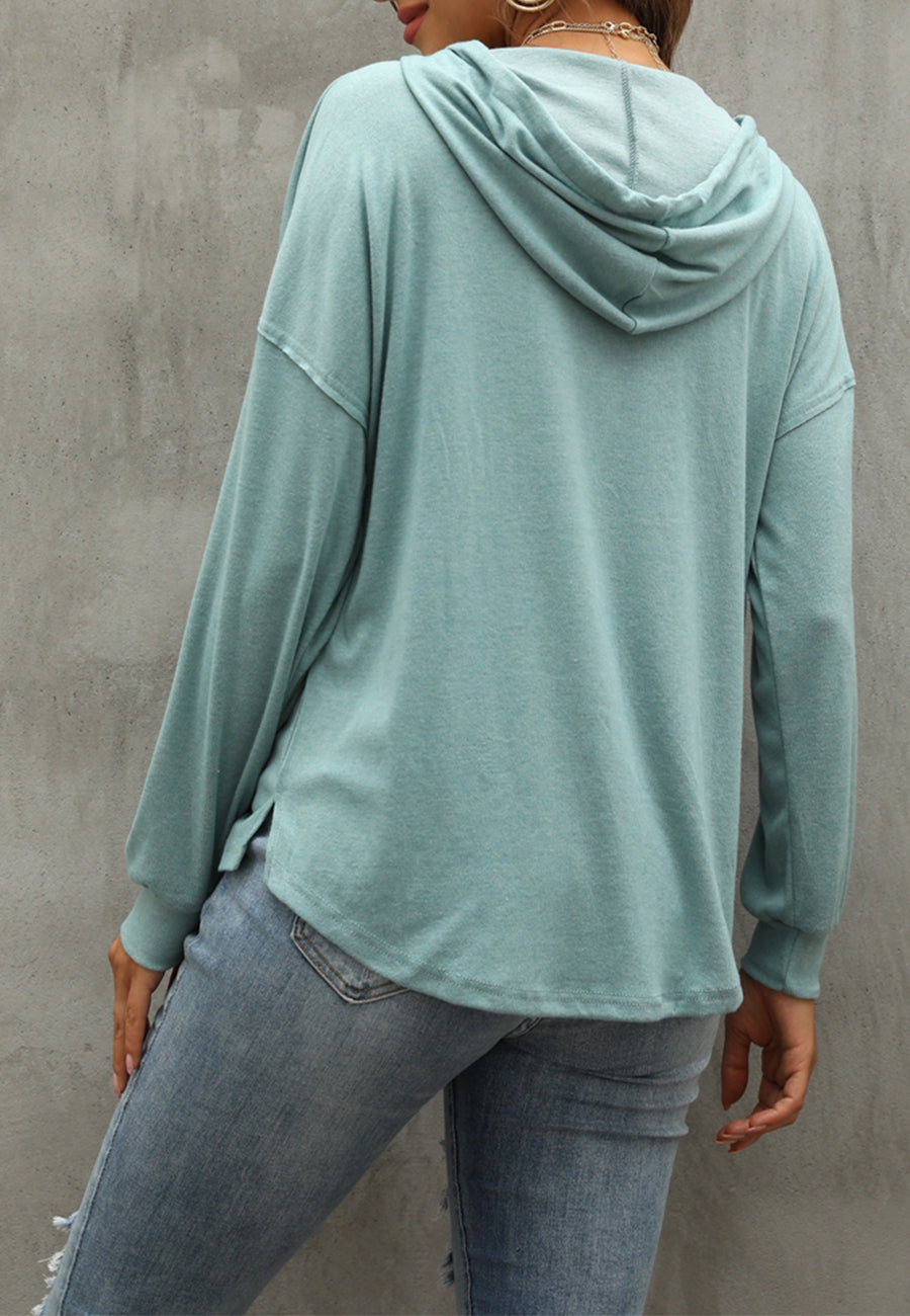Sudadera con capucha y detalle de botones
