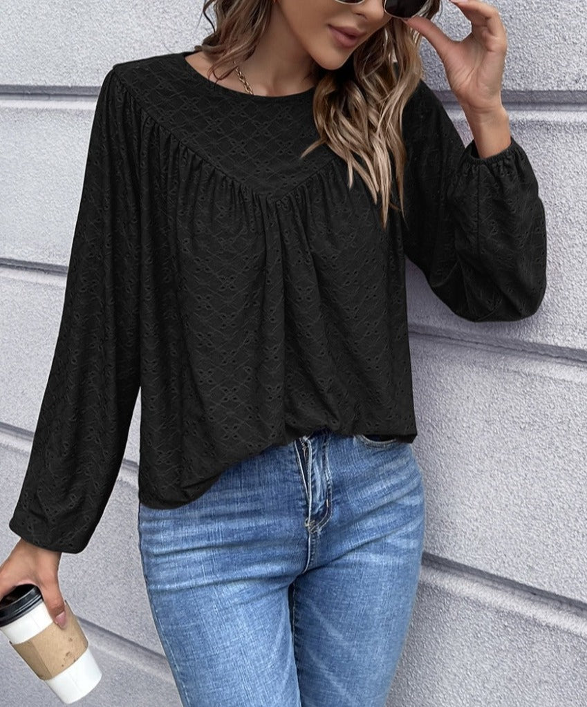 Blusa con detalle de triángulos y ojales