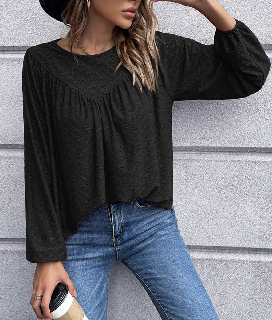 Blusa con detalle de triángulos y ojales