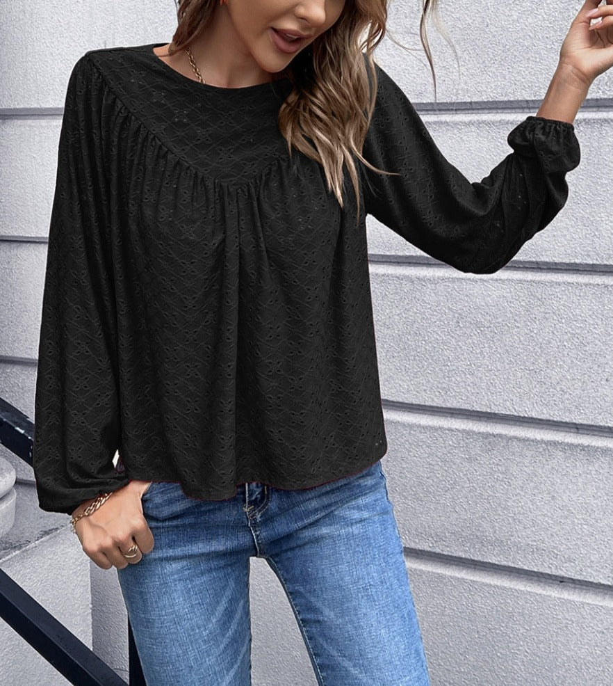 Blusa con detalle de triángulos y ojales